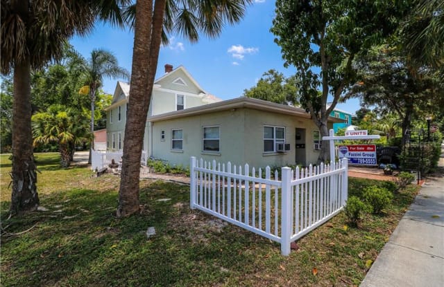 420 E TARPON AVENUE - 420 East Tarpon Avenue, Tarpon Springs, FL 34689