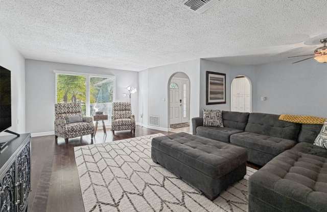 Your Next Home in Tarpon Springs – Recently Updated & Large Outdoor Space! 3bed |2bath Gallery 4