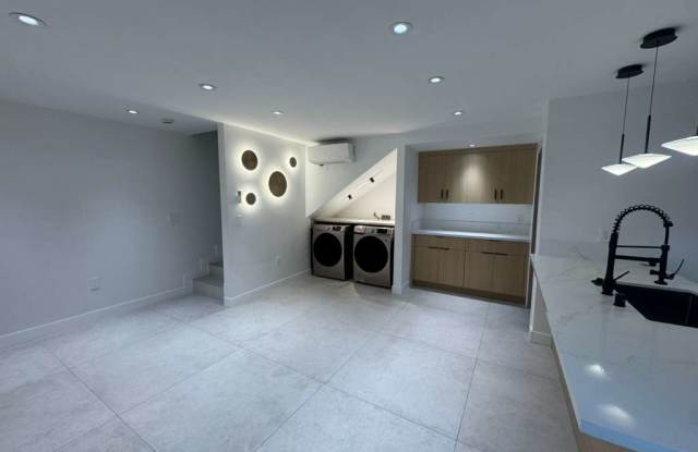 7306 Yarmouth Ave photos photos