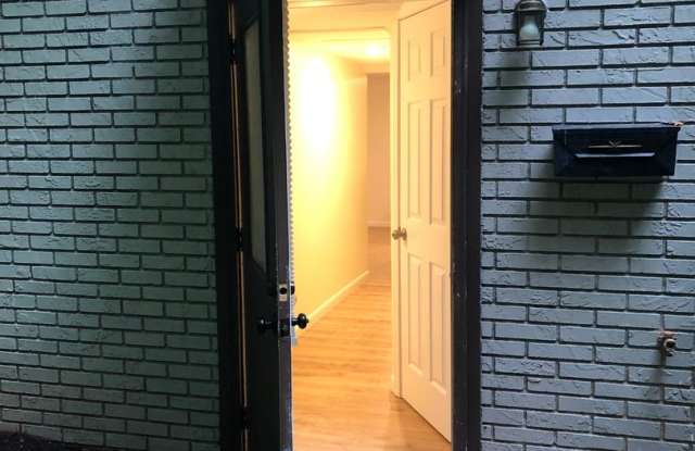 1/1 Downstairs apartment Gallery 1