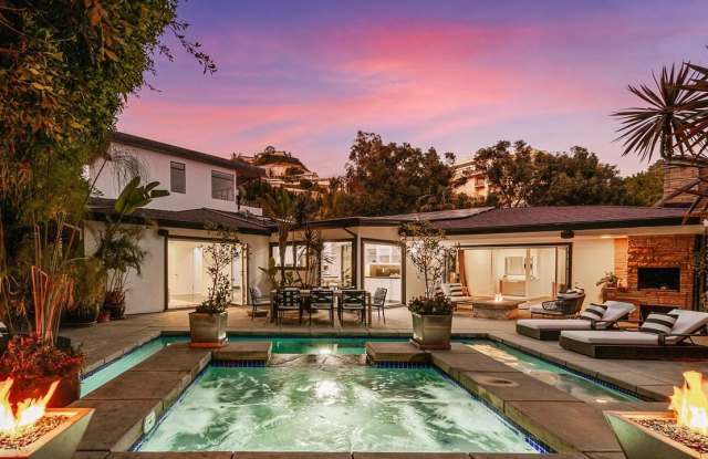 1311 SUNSET PLAZA Drive Gallery 2