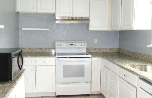 Your Daytona Beach Home—with Room to Enjoy the Outdoors! 3 Bedrooms | 2 Bathrooms Gallery 3