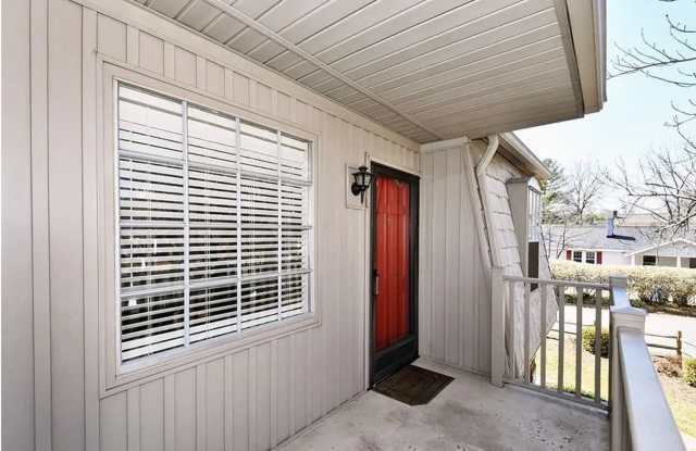 Well-maintained 2-bedroom, 1-bath upper level condo in Winston-Salem, photos photos