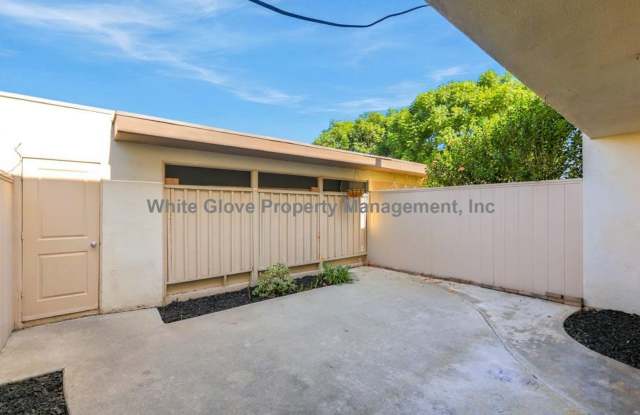 4-Bedroom Huntington Beach Home with Detached 2-Car Garage & Private Patio Gallery 4