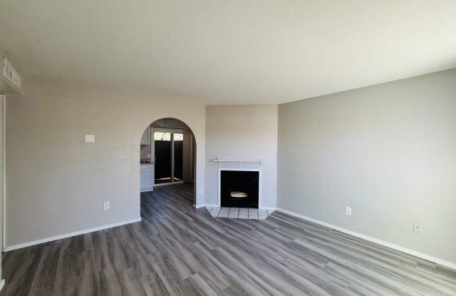 2643 N Alvernon Way photos photos