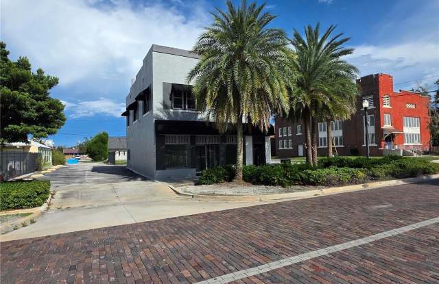 217 S OAK Avenue Gallery 1