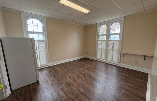 Apartment located inside beautiful historcal home in Lynchburg! Gallery 1