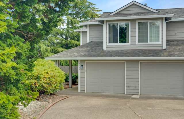 Updated townhome with all the amenities! Gallery 1