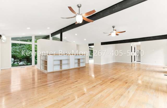 Bright and spacious single-family home with tons of windows, vaulted ceilings, and skylights Gallery 3