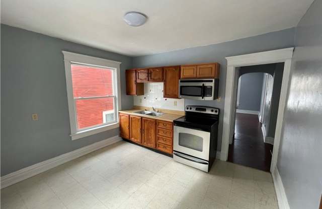 2 Bdrm 2nd Floor Apartment Gallery 3