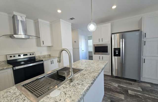 16830 Oak Leaf Court Gallery 3