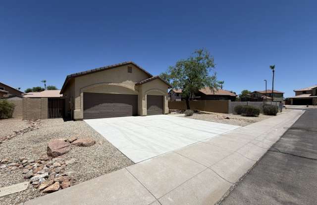3-bedroom plus den 2-bathroom, 3 car garage! Spacious Backyard! photos photos