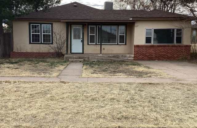 Newly Updated Family Home Close to Jr. High  High School! Pets welcome! photos photos
