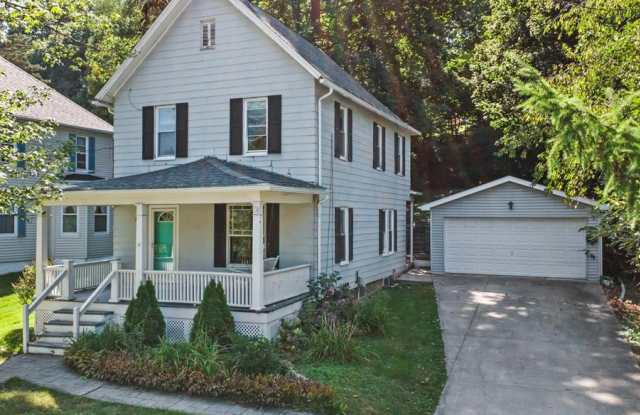 420 Center Street - 420 Center Street, Clarks Summit, PA 18411