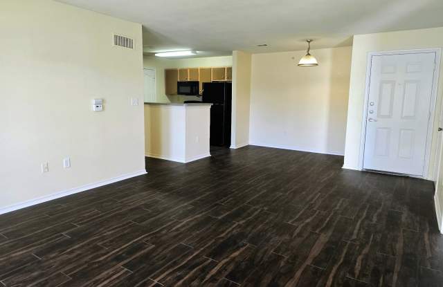 1001 Redwood Avenue Gallery 1