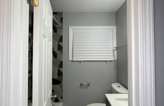 14909 Winchester Avenue Gallery 4