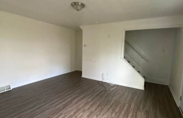 AVAILABLE AUGUST 2026 - 1 Bedroom Home w/ Spacious Living! photos photos