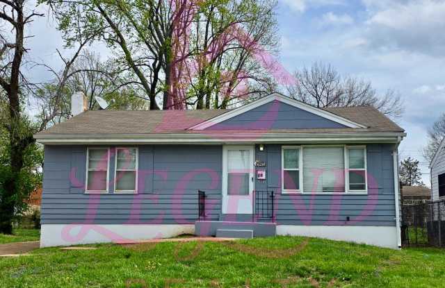 Charming 2-bedroom, 1-bath home with detached garage! photos photos