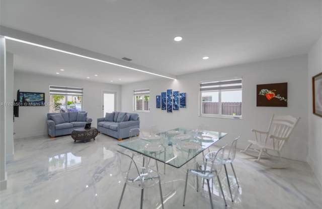 1072 SW 25th Ave photos photos