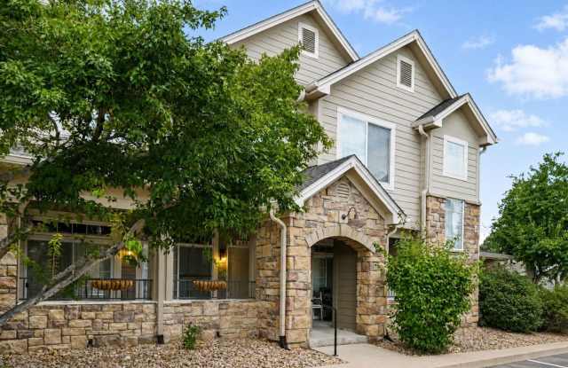 Spacious 2BR/2BA Aurora Condo | Garage, Community Pool & In-Unit Laundry Gallery 1