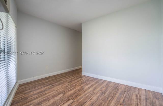 7927 East Dr Gallery 3