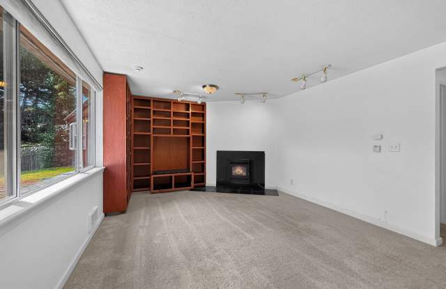 5025 South 167th Street Gallery 4