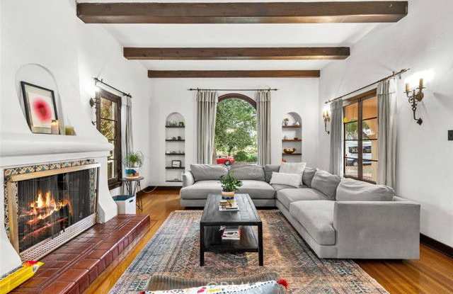 1500 Thompson Avenue Gallery 3