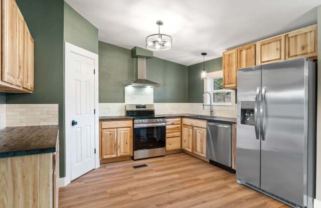 Available Now: Fully Renovated Turnkey Home in Crooked River Ranch! Gallery 3