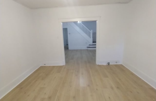 3 bedroom, 1.5 baths, yard, washer dryer hook up photos photos