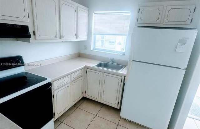 8220 Sunrise Lakes Blvd - 8220 Sunrise Lakes Boulevard, Sunrise, FL 33322