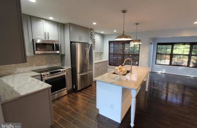 3219 ANTRIM CIRCLE Gallery 2
