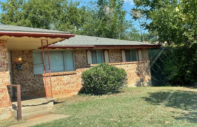 3 bed, 1.5 baths, 2 car garage - 3105 Del Rancho Road, Del City, OK 73115