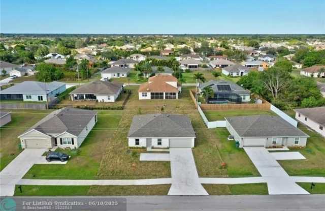 555 SW Paar Dr photos photos