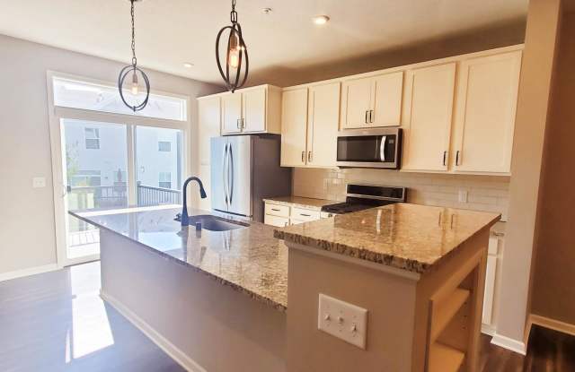 8098 Evergreen Ln N - 8098 Evergreen Lane North, Maple Grove, MN 55369