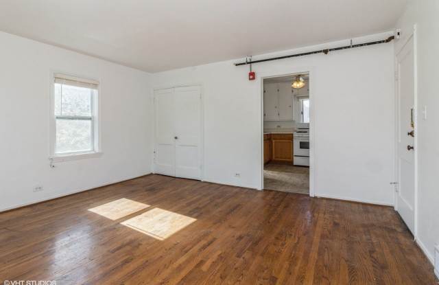 10 E Jefferson Avenue Gallery 4