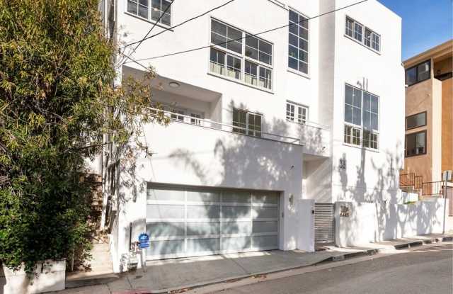 Beautifully Renovated Hollywood Hills House Gallery 3