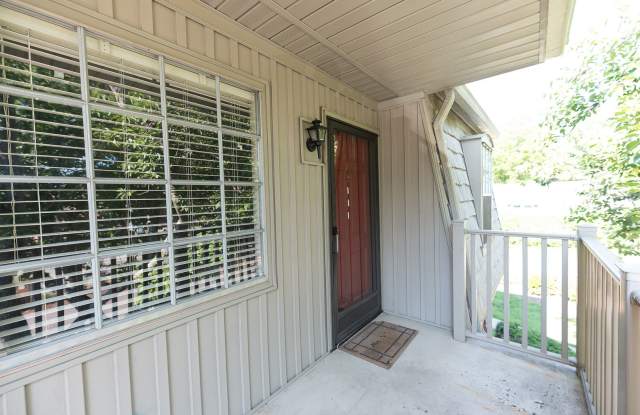 Well-maintained 2-bedroom, 1-bath upper level condo in Winston-Salem, Gallery 3