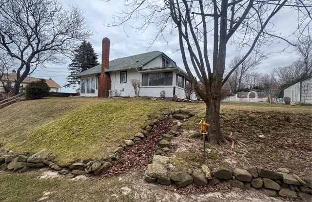 21 N Walk - 21 North Walk, Suffolk County, NY 11901