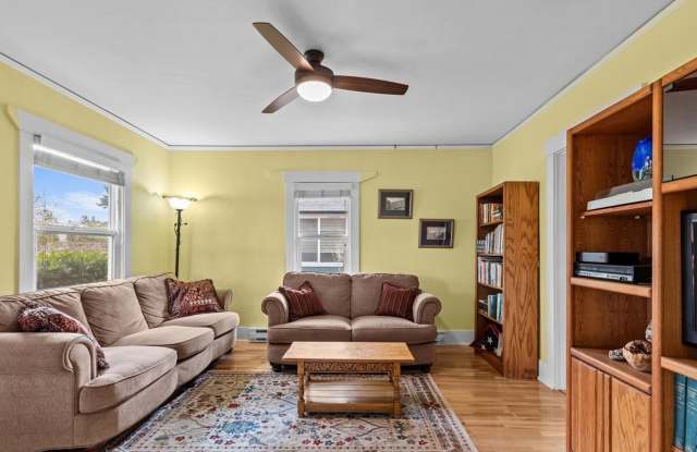Charming 2 Bedroom Home in Tacoma Gallery 4