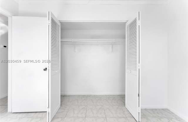 2145 Pierce St Gallery 4