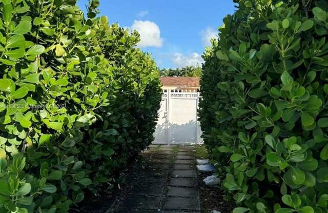 4365 SW 83rd Ave - 4365 Southwest 83rd Avenue, Olympia Heights, FL 33155