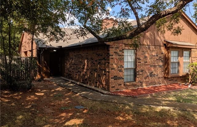 232 S Pipeline Road W - 232 S Pipeline Rd W, Euless, TX 76040