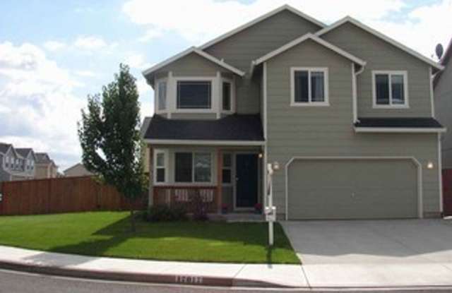 Great 3BD 2.5BA Fisher's Landing! Large Fenced Yard! Lots of Special Features: Large Windows! Vaulted Ceilings! Bay Window!! photos photos