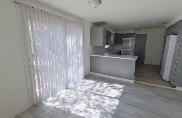 Remodeled 3 Bedroom Home $1,295.00 - 1621 S Waco Gallery 4