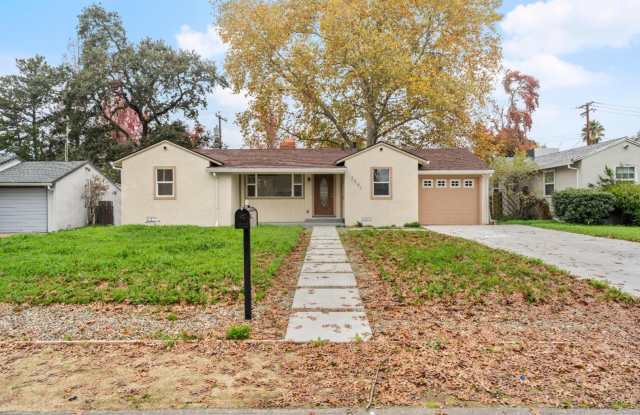 Beautifully Renovated 3-Bedroom Home in Desirable Bohemian Village photos photos