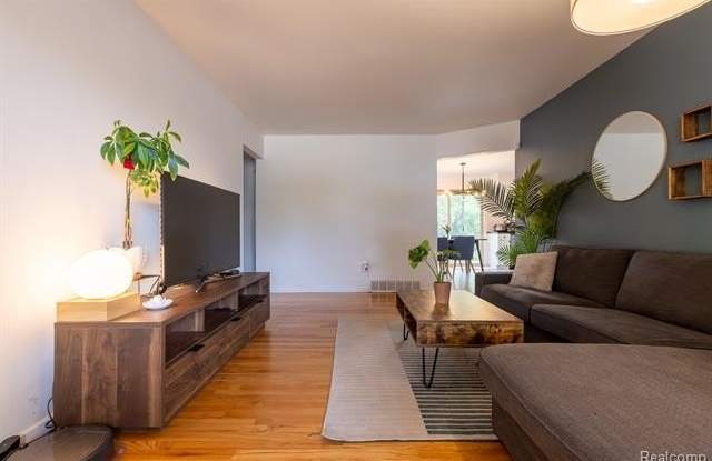 2857 Sherbourne Drive Gallery 3