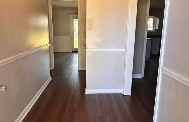 823 Mitchell Street - Pet Friendly and Centrally Located Gallery 3