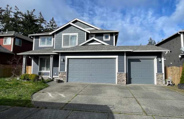 Spacious Pet Friendly 4 Bedroom Home Close to Everything! Gallery 3