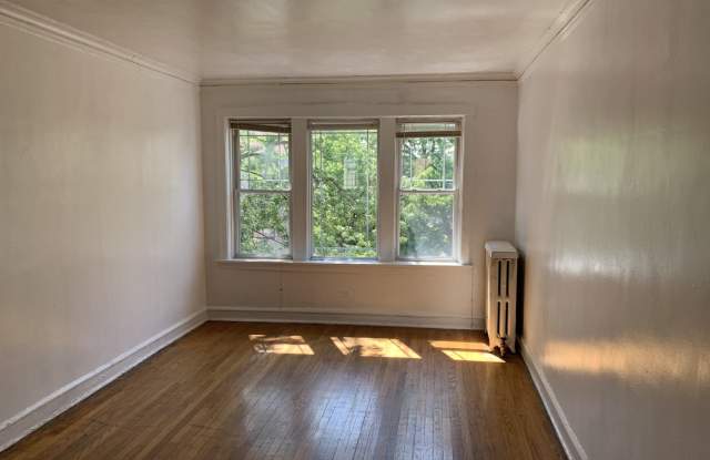 5009 North HARDING Avenue Gallery 2
