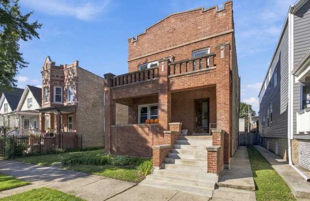 2446 North Springfield Avenue Gallery 1